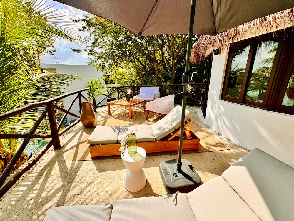 Azulea Bacalar Hotel & Spa Lagoon Front