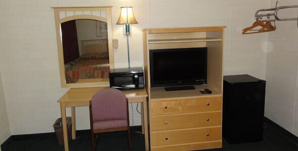 Relax Inn Elmira - photo 18