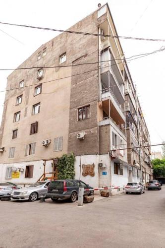 Cozy Apart W AC & free parking in the Town Center
