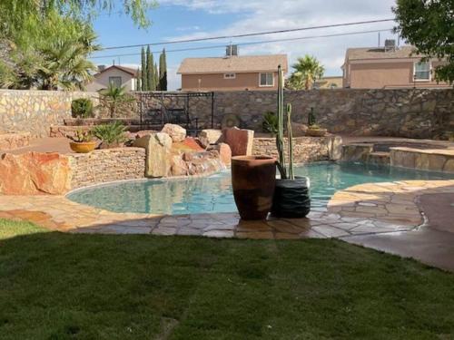 Amazing home with custom built pool — 4-Star Luxury Hotel in El Paso, United States