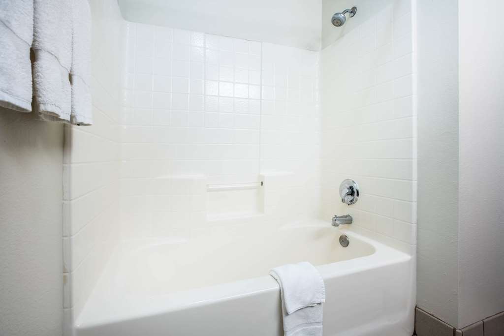 La Quinta Inn & Suites by Wyndham Portland Airport - photo 19