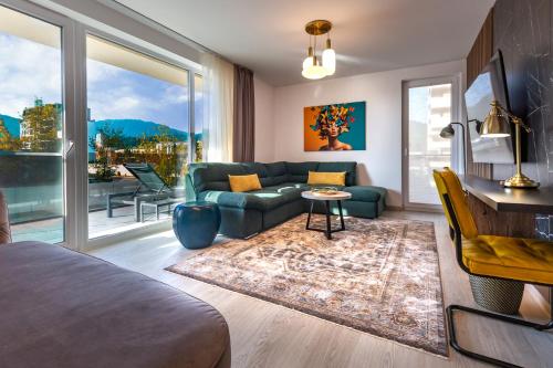 Mountain View Terrace Oasis with Parking and AC — 4-Star Luxury Hotel in Brasov, Romania
