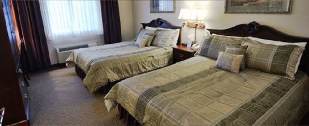 Hearthstone Inn & Suites - photo 10
