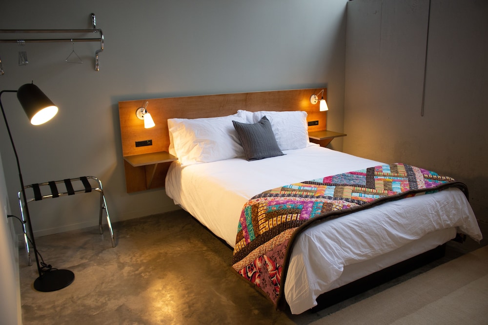 Travelers Hotel - photo 8