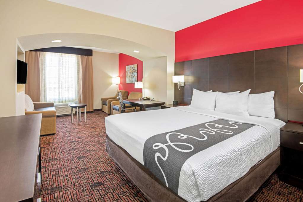 La Quinta Inn & Suites by Wyndham Elk City - photo 11