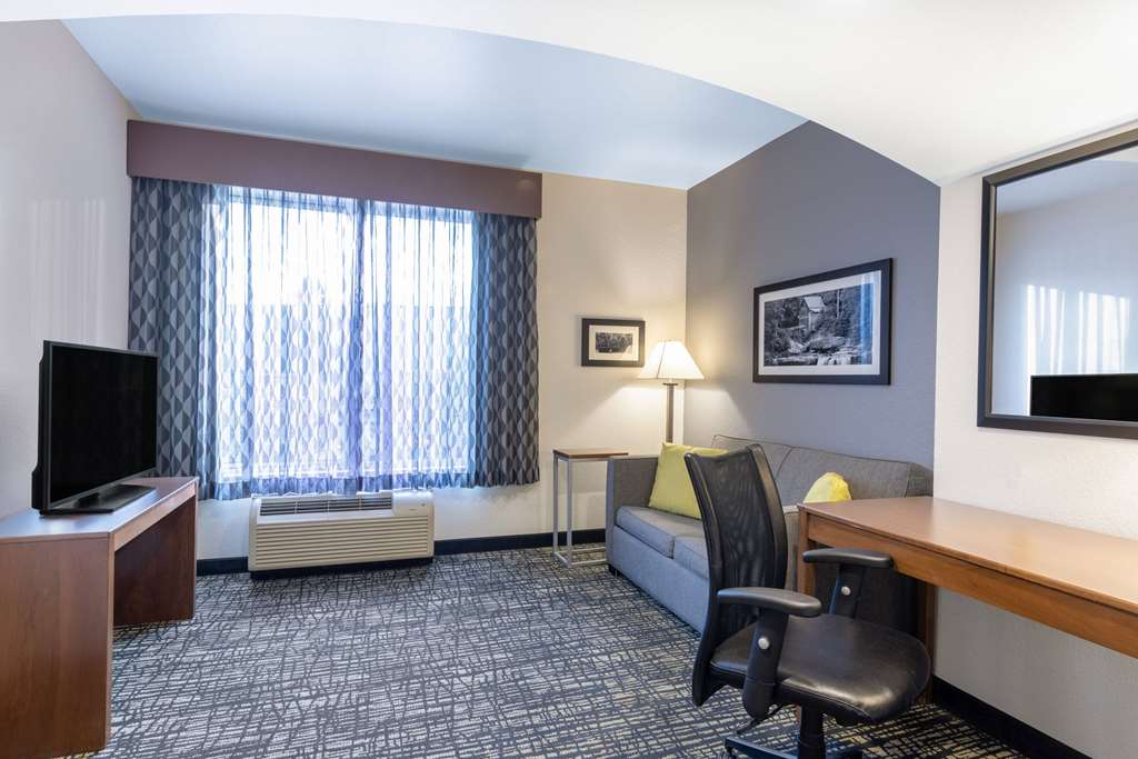La Quinta Inn & Suites by Wyndham Morgantown - photo 40