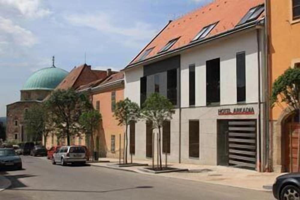 Hotel Arkadia - carbon neutral hotel in Pecs