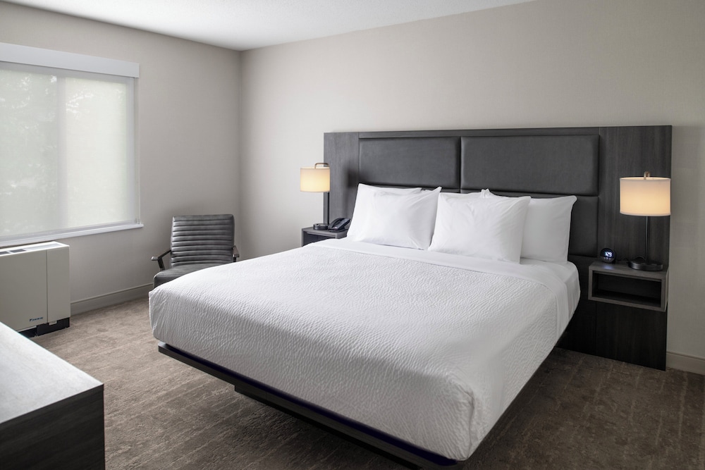 Holiday Inn Express South Burlington Downtown - photo 7