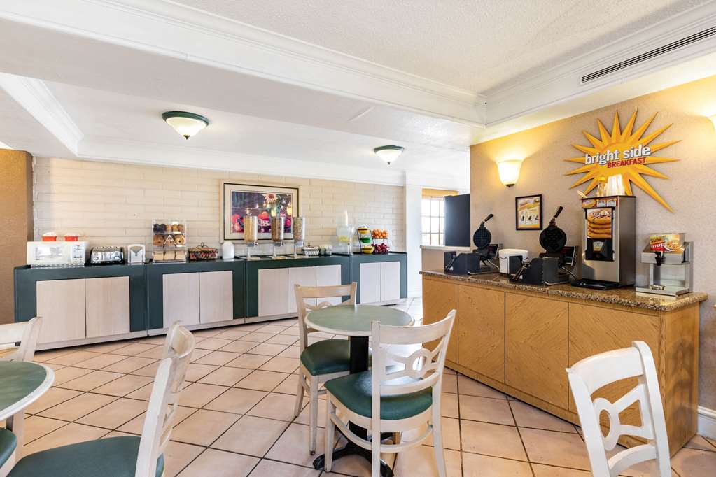 La Quinta Inn by Wyndham El Paso West - photo 23
