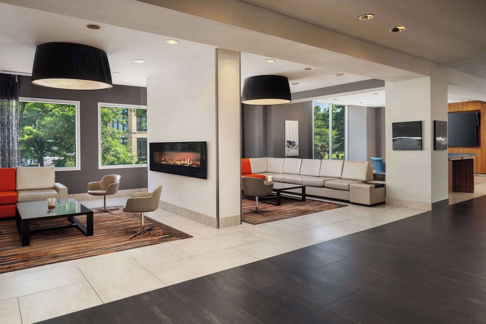 Embassy Suites by Hilton Washington DC Chevy Chase Pavilion - photo 4