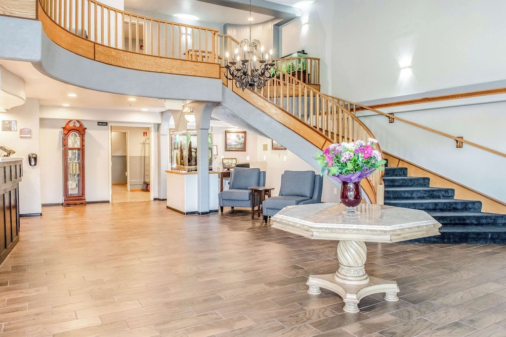 Clarion Hotel By Humboldt Bay - photo 4