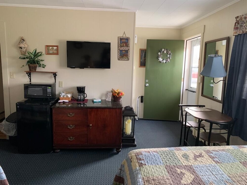 Carroll Motel & Cottages - photo 51