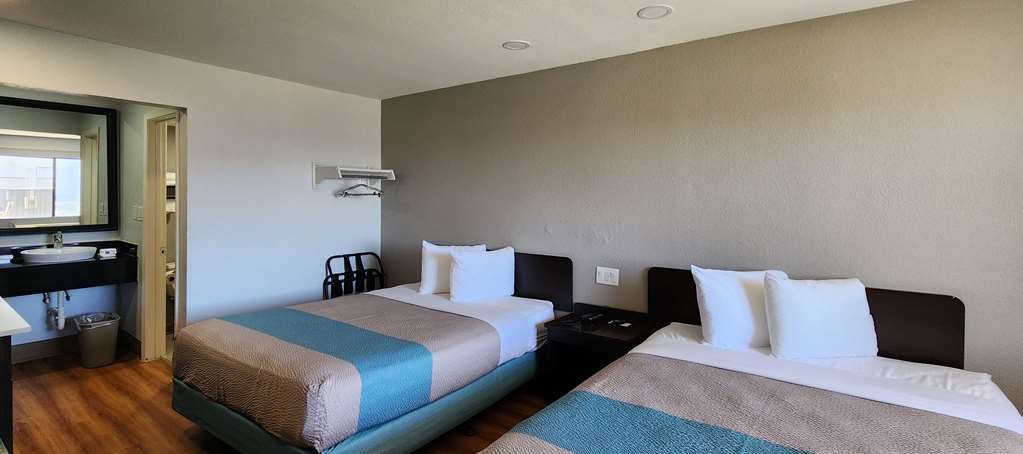 Studio 6 Webster TX Houston NASA Lake - photo 5