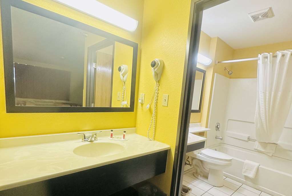 Super 8 by Wyndham Warrenton - photo 31