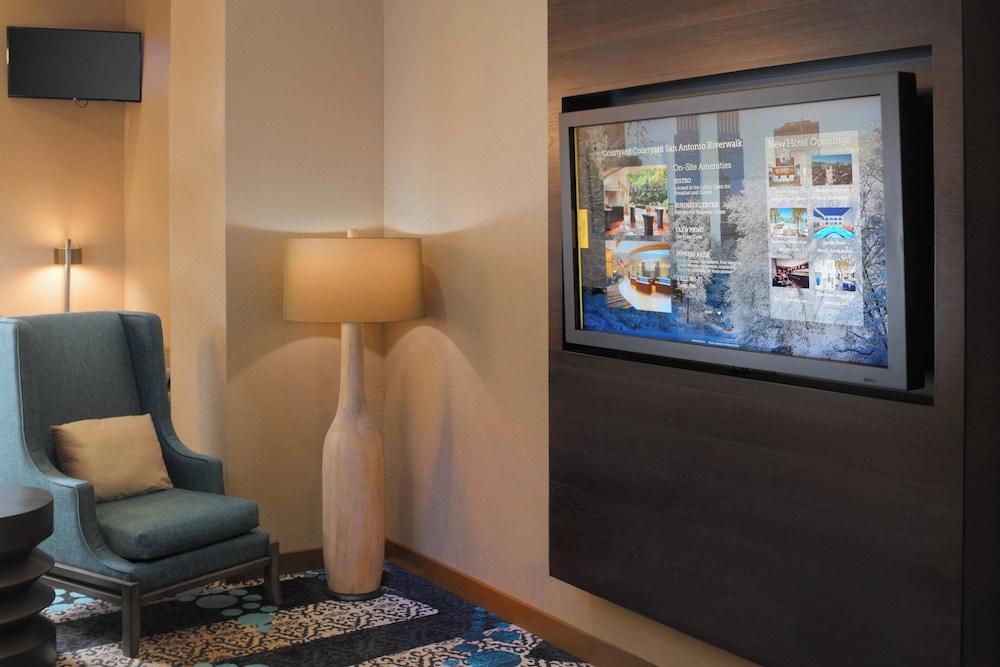 Courtyard Marriott Riverwalk - photo 2