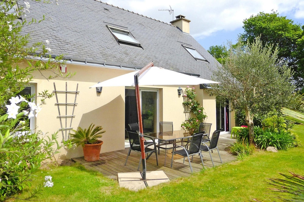 Holiday Home With Garden Auray — 4-Star Luxury Hotel in Auray, France