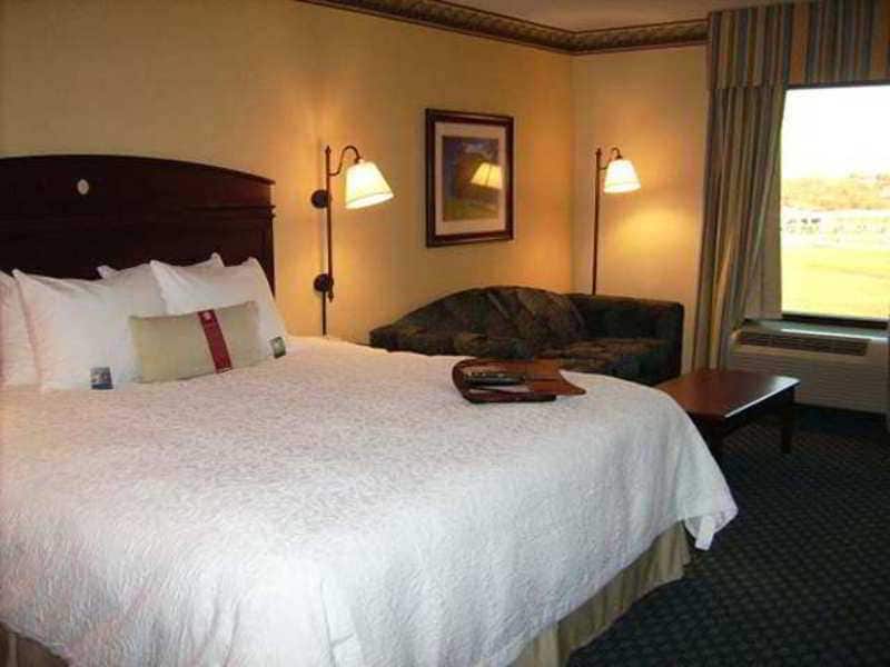 Hampton Inn Maysville - photo 8