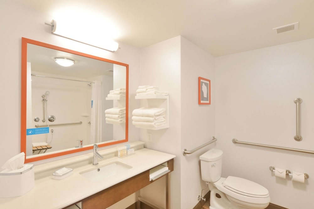Hampton Inn & Suites Menomonie UW Stout - photo 36