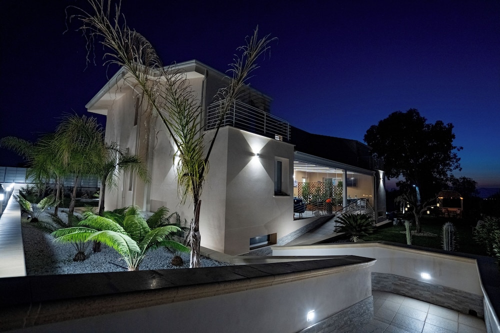B&B Alba — 4-Star Luxury Hotel in Terrasini, Italy