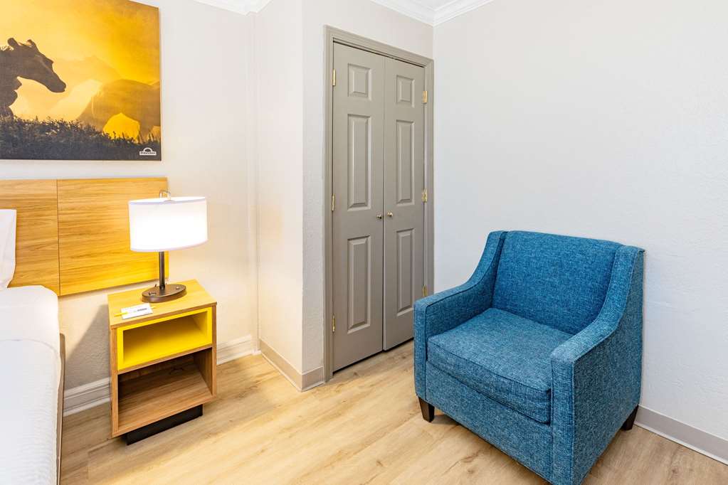 Days Inn by Wyndham Del Rio - photo 36