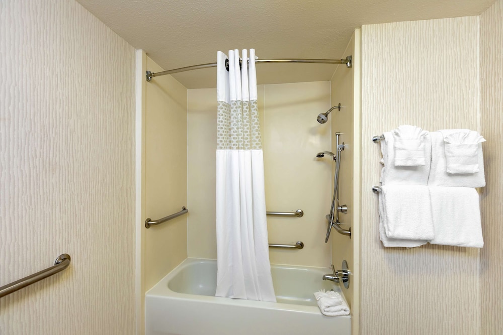 Hampton Inn & Suites Austin Airport - photo 28