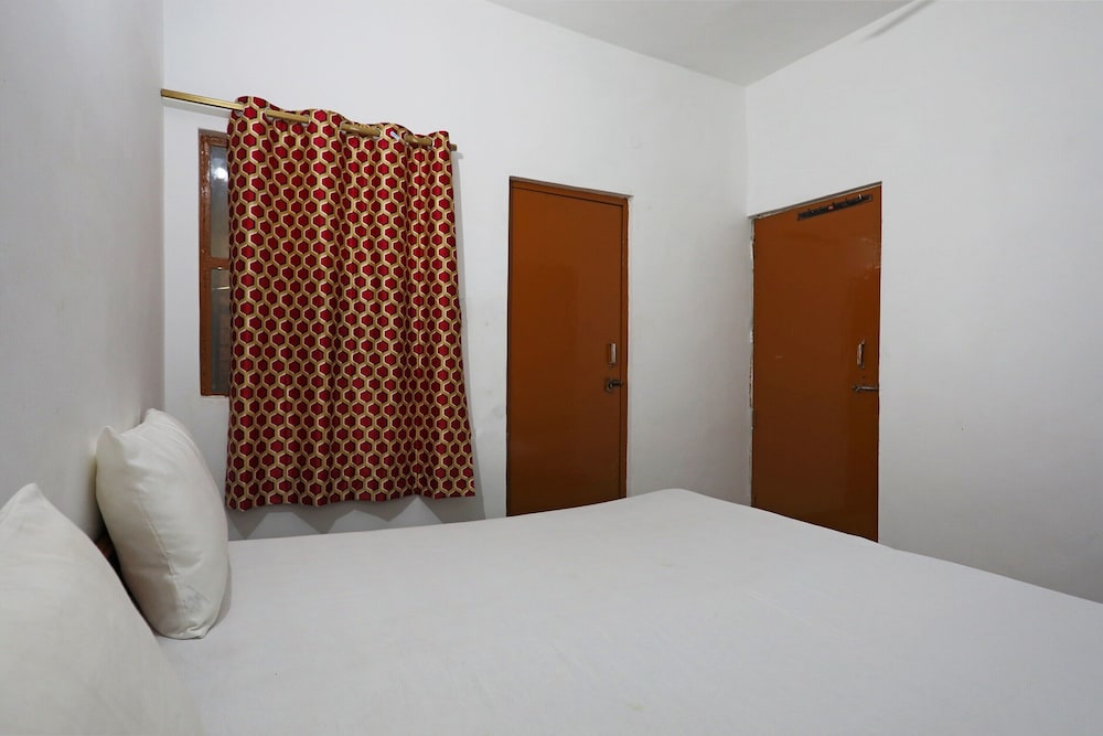 Spot On 46088 Hotel Black