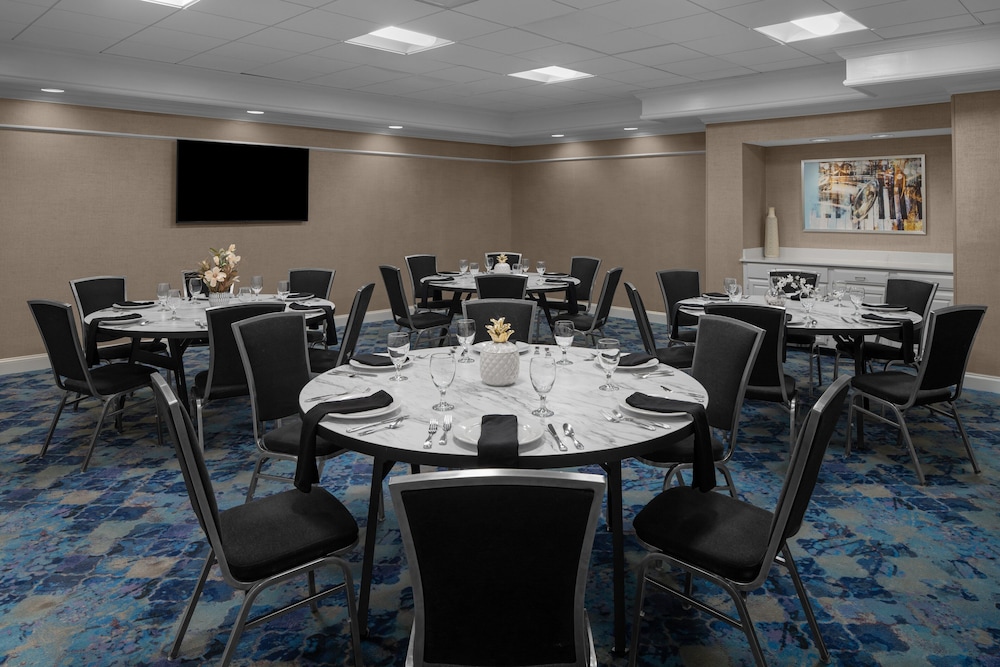 Hotel Indigo Mount Pleasant by IHG - photo 61