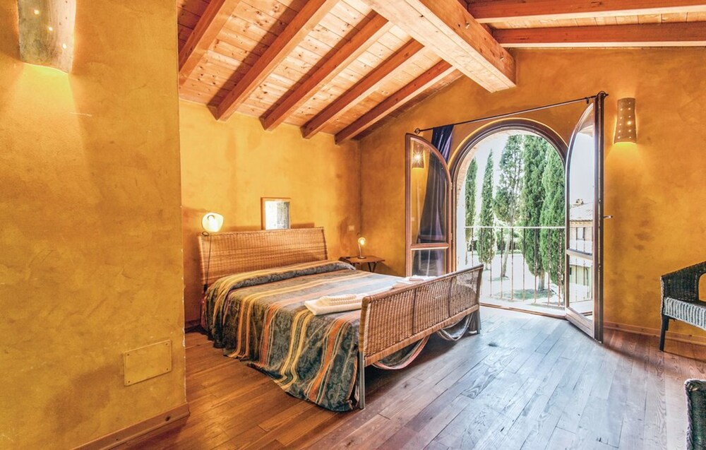 Agriturismo Il Poggiolo — 4-Star Luxury Hotel in Perugia, Italy