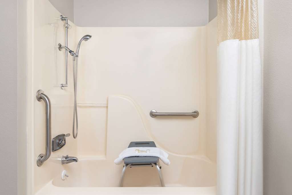 Days Inn & Suites by Wyndham Kansas City South - photo 19