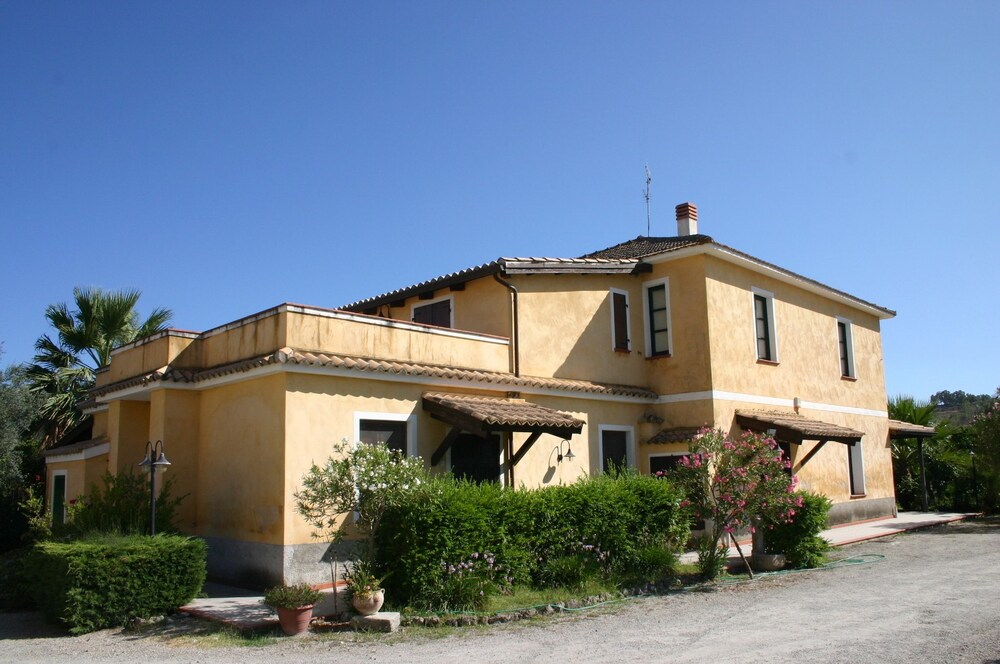 Agriturismo Simonello — 4-Star Luxury Hotel in Stignano, Italy