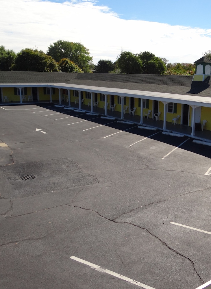 Jonathan Edwards Motel - photo 30