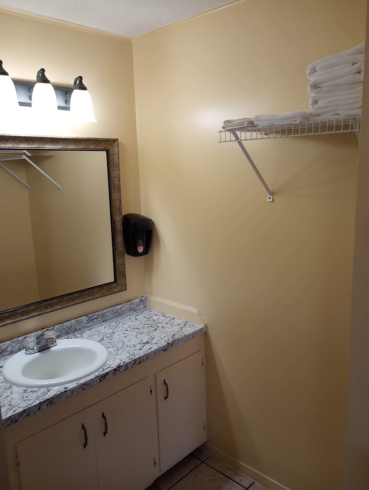 Yellow Diamond Inn - photo 25
