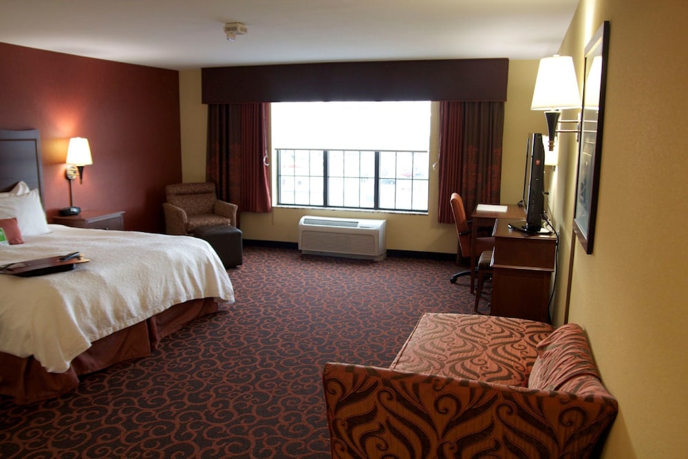Hampton Inn & Suites Watertown - photo 27