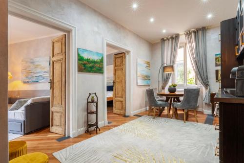 RomanticRome elegant apartment in Trastevere district — 4-Star Luxury Hotel in Rome, Italy