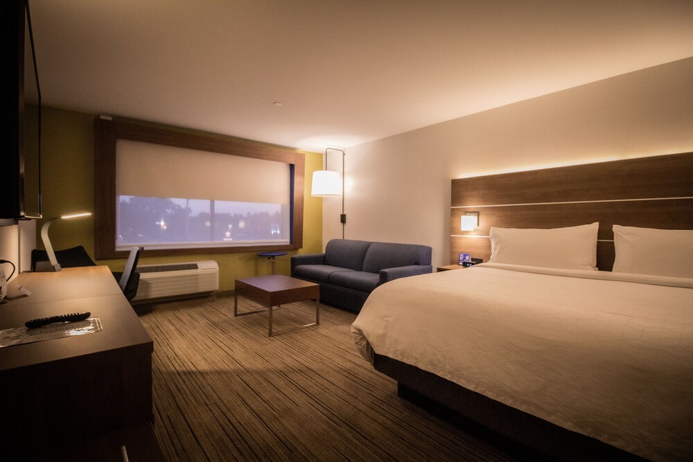 Holiday Inn Express & Suites Boston South Randolph by IHG - photo 13