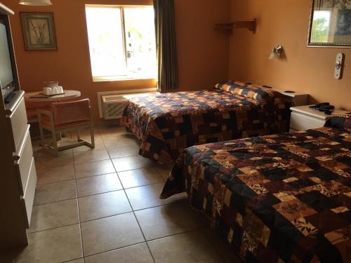 Hialeah Motel - photo 2