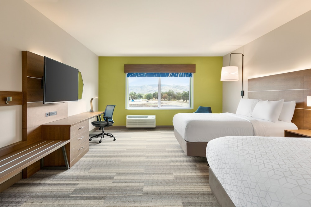 Holiday Inn Express and Suites Ukiah by IHG - photo 14
