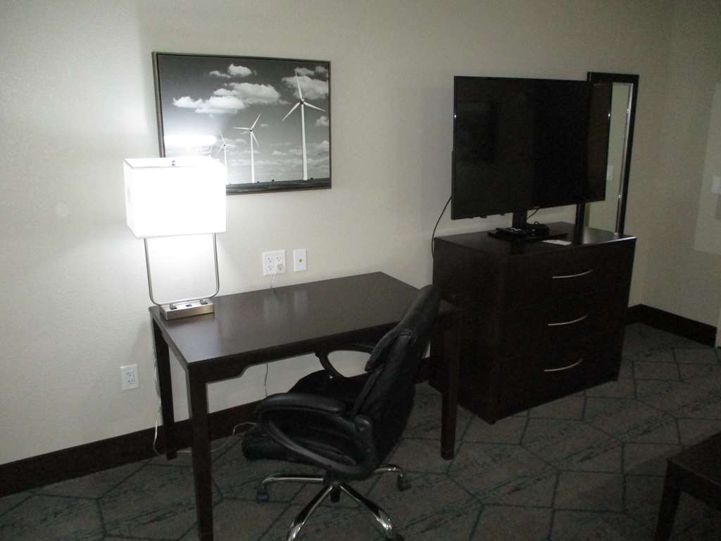 Best Western Plus McPherson - photo 17