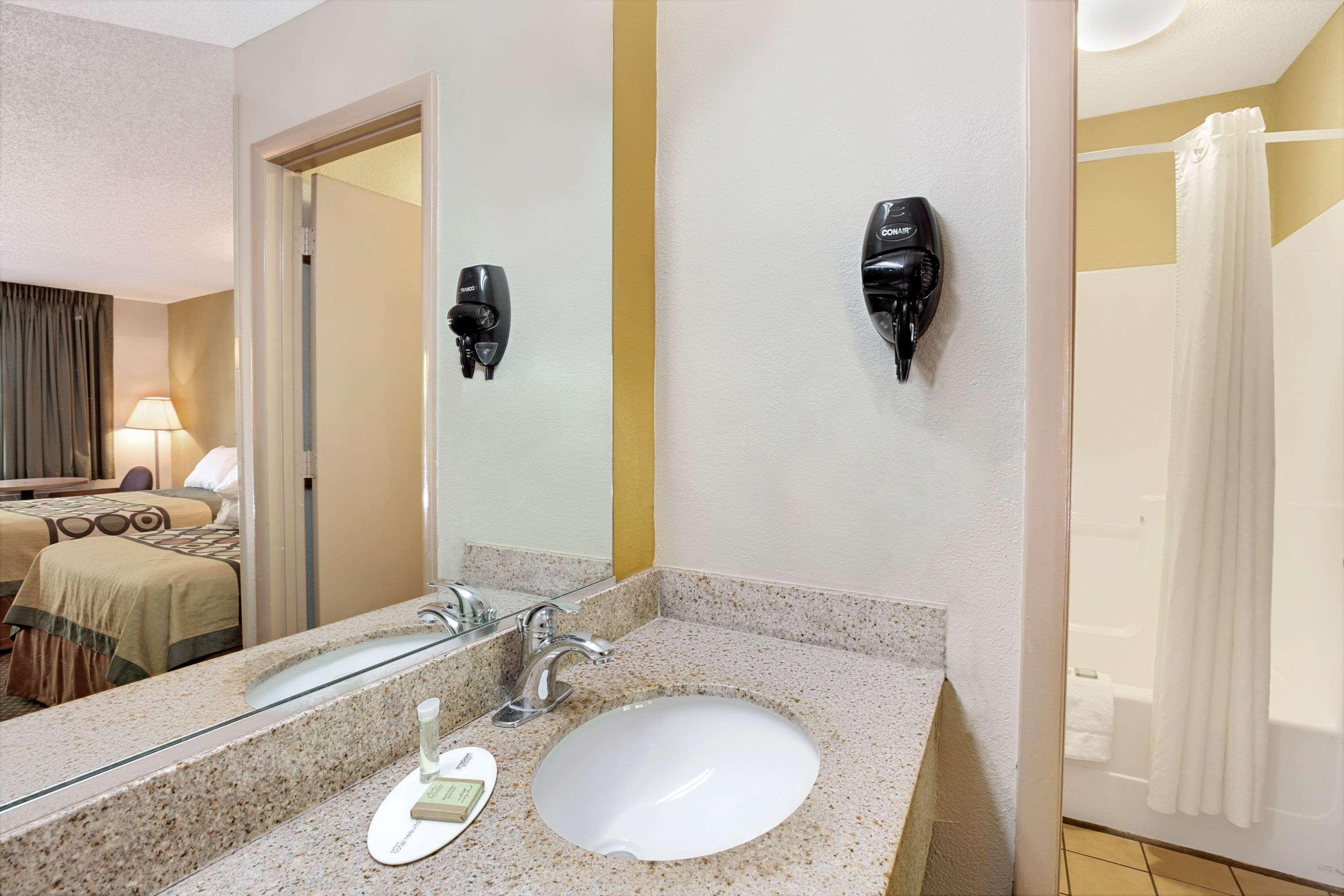 Super 8 by Wyndham Charlotte Downtown Area - photo 16