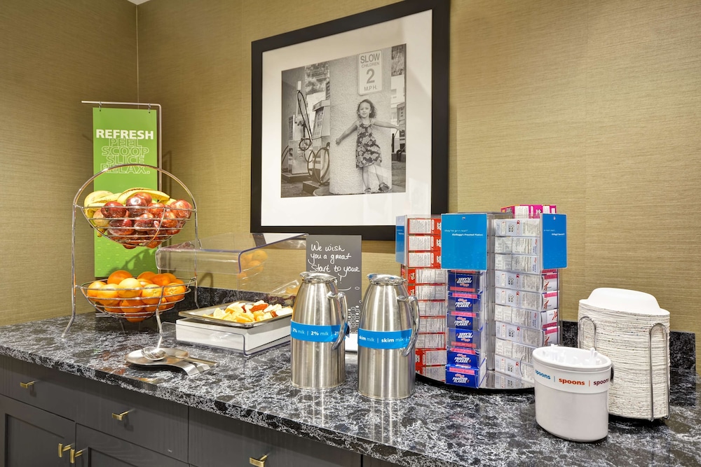 Hampton Inn & Suites Detroit Warren - photo 31