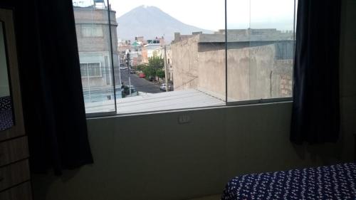 Habitacion matrimonial con vista a los Volcanes baño compartido in Arequipa, Peru
