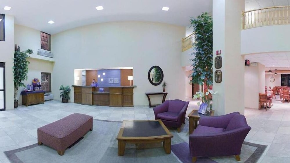 Holiday Inn Express Hotel & Suites Phoenix Airport by IHG - photo 2