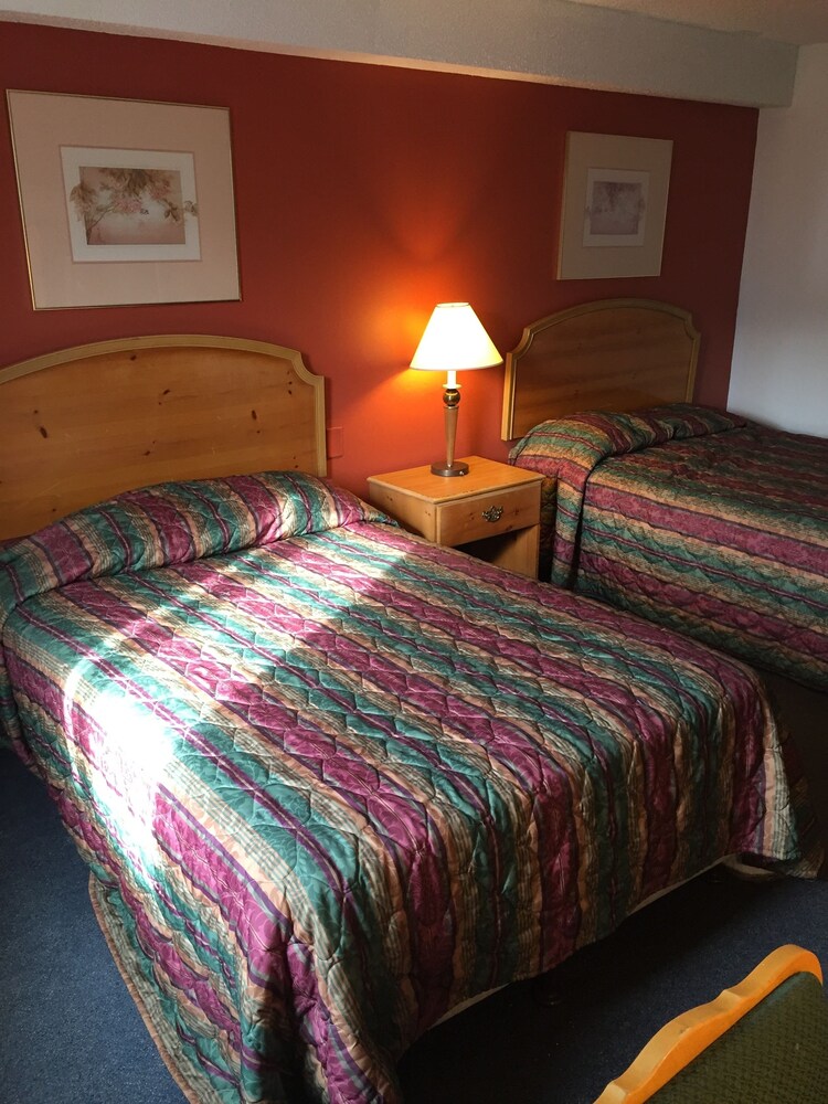 Luxury Inn & Suites — hotel near Lincoln Airport