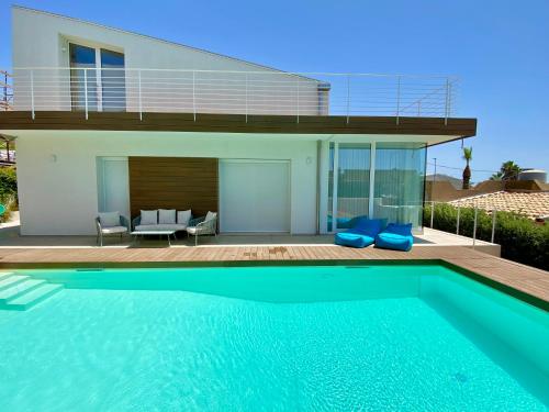 Villa Lucia Piscina Privata Riscaldata — 4-Star Luxury Hotel in Marina Di Ragusa, Italy