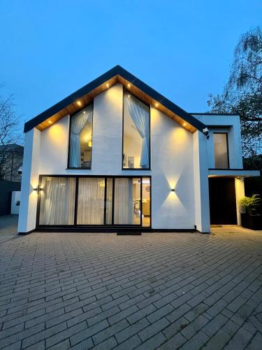 Manchester's hidden gem - carbon neutral hotel in Timperley