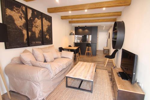 El CONSEJERO de Indias free parking by Cadiz4Rentals — 4-Star Luxury Hotel in Cadiz, Spain