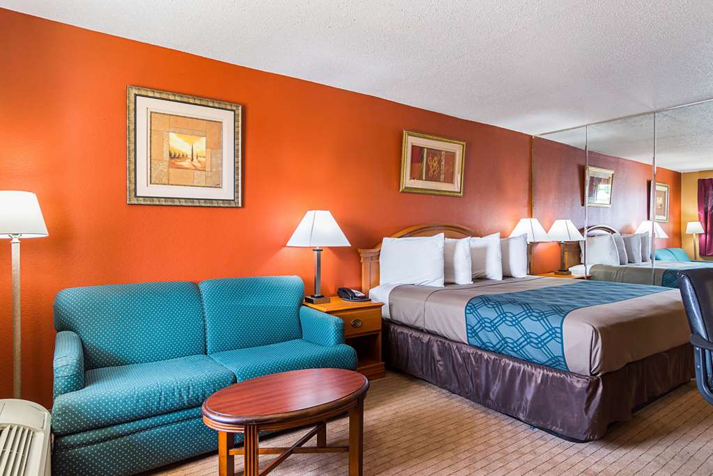 Econo Lodge Jacksonville near Little Rock Air Force Base - photo 15
