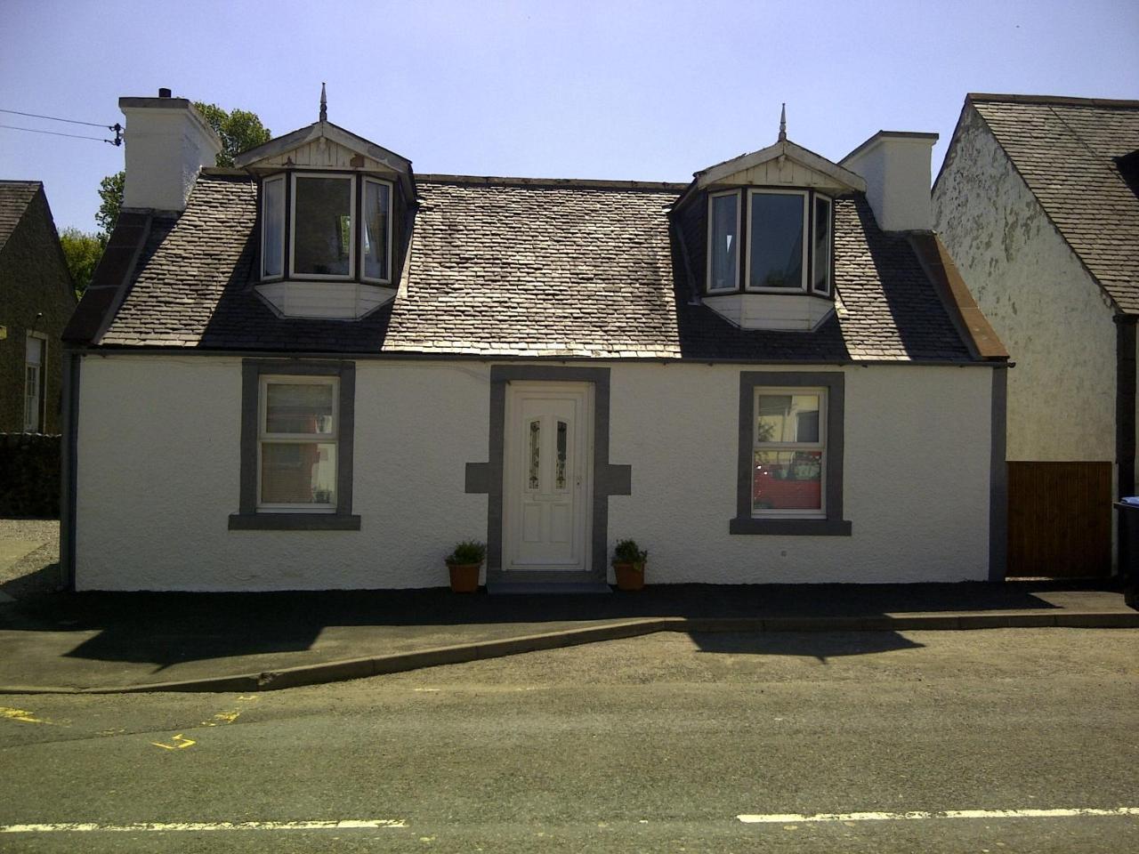 Rose Cottage Three Bedroom House with Parking Christmas Special — 4-Star Luxury Hotel in Castle Douglas, United Kingdom