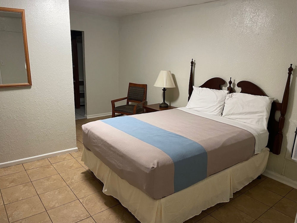 Del Rio Inn - photo 13