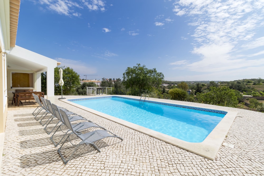 Villas2Go2 Sidney — 4-Star Luxury Hotel in Lagoa, Portugal